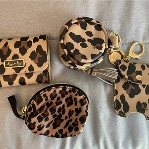 Leopard print Itzy Ritzy extras